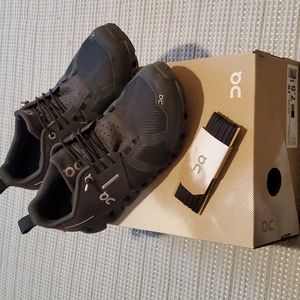 ON brand waterproof women's size 7.5 black